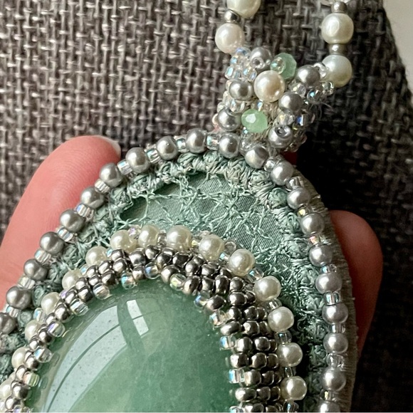 Beautiful Jadeite Semi-Precious Gemstones Large Pendant 20" Necklace - Picture 3 of 15